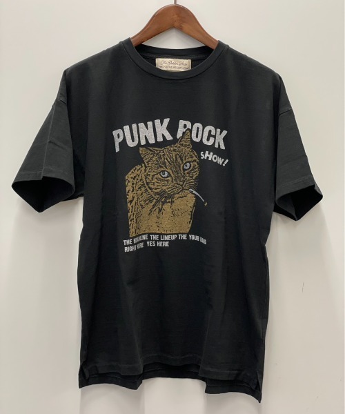 REMI RELIEF(レミレリーフ)の「REMI RELIEF(レミレリーフ) 別注天竺Tシャツ PUNK ROCK SHOW!ユニセックス 2023年春夏限定バージョン(Tシャツ/カットソー・メンズ・ブラック/オフホワイト・M/L/XL)」の2枚目の写真