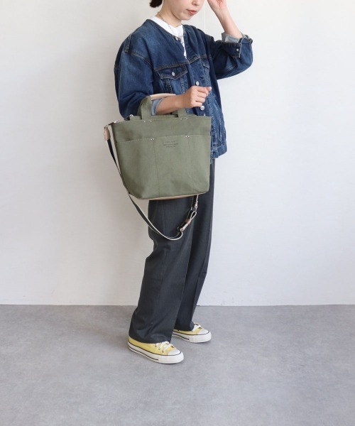 COLDE (コルデ)の「ラインテープ2wayトートバッグ(トートバッグ・レディース・カーキ/アイボリー/チャコールグレー/ベージュ・FREE)」の12枚目の写真