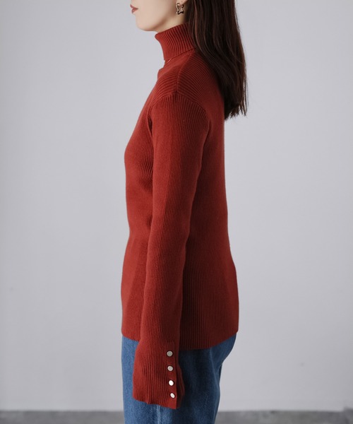 Riberry（リベリー）の「袖ボタンリブタートルニット（ニット/セーター・レディース・ブラック/ブルー/ライトグレー/イエロー/グリーン/オフホワイト/レッド/ブラウン/グリーン系1/レンガ/ホワイト×ブラック・FREE）」の19枚目の写真