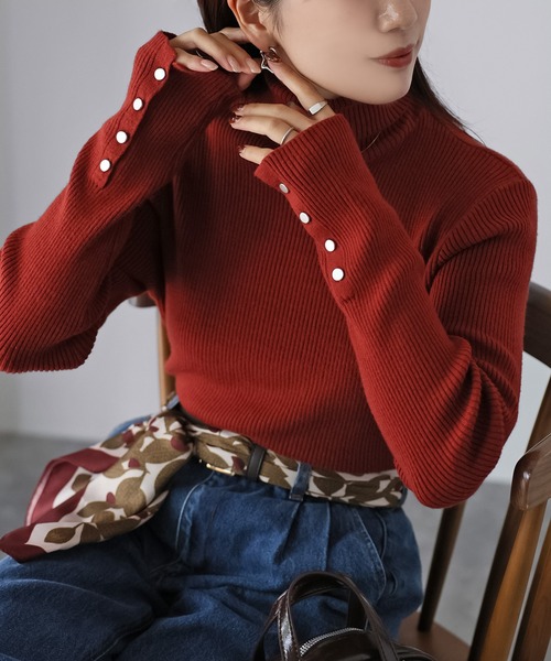 Riberry（リベリー）の「袖ボタンリブタートルニット（ニット/セーター・レディース・ブラック/ブルー/ライトグレー/イエロー/グリーン/オフホワイト/レッド/ブラウン/グリーン系1/レンガ/ホワイト×ブラック・FREE）」の20枚目の写真