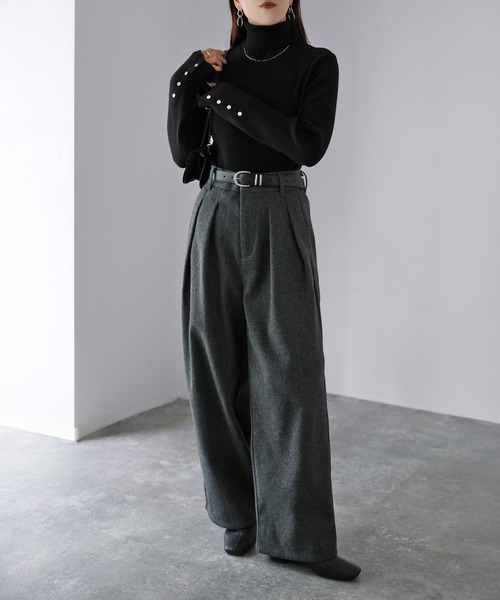 Riberry(リベリー)の「袖ボタンリブタートルニット(ニット/セーター・レディース・ブラック/ブルー/ライトグレー/イエロー/グリーン/オフホワイト/レッド/ブラウン/グリーン系1/レンガ/ホワイト×ブラック・FREE)」の21枚目の写真