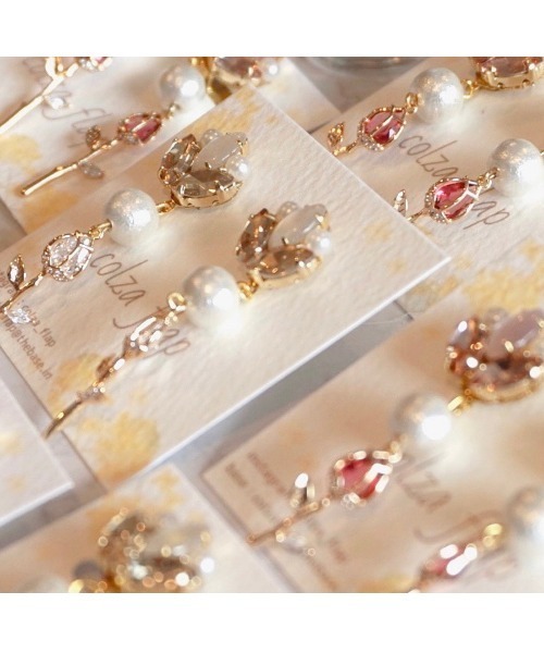 tone(トーン)の「【colzaflap】18kジルコニアチューリップ pierce(MA)(ピアス(両耳用)・レディース・ピンク/アイボリー・FREE)」の8枚目の写真