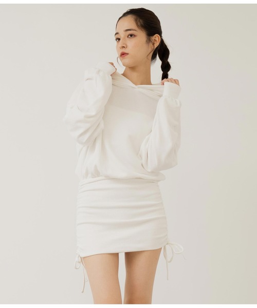 ANAP（アナップ）の「サイドギャザー裏毛パーカーワンピース（ワンピース・レディース・ブラック/オフホワイト/ライトグレー・FREE）」の4枚目の写真