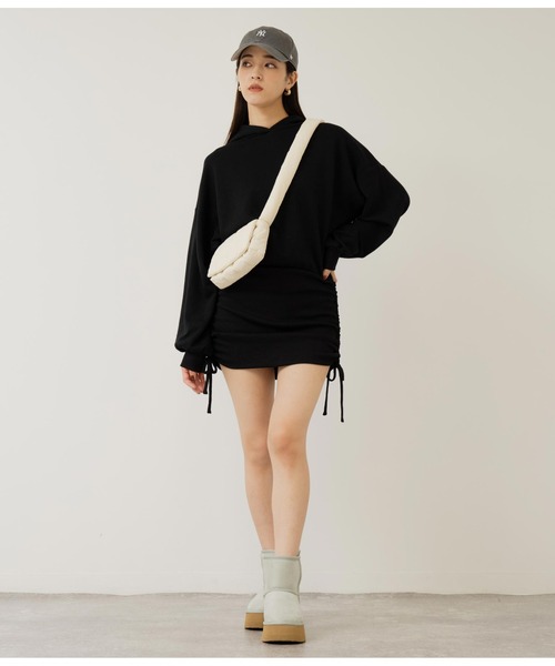 ANAP（アナップ）の「サイドギャザー裏毛パーカーワンピース（ワンピース・レディース・ブラック/オフホワイト/ライトグレー・FREE）」の11枚目の写真