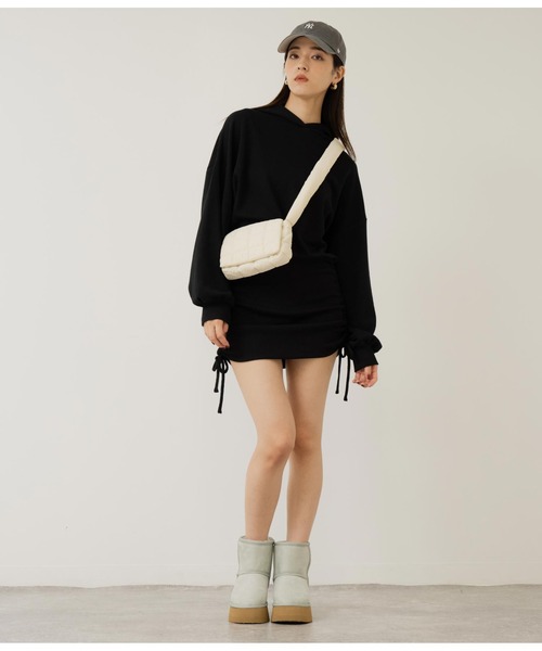 ANAP（アナップ）の「サイドギャザー裏毛パーカーワンピース