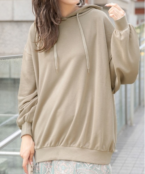 ad thie（アドティエ）の「オーバーシルエット ベーシック裏毛パーカー（パーカー・レディース・チャコール/ダークブラウン/モカ/ベージュ/ブラック/ピンク/ライトパープル/ライトグレー/アイボリー/パープル/ライトグリーン/カーキ/グレイッシュベージュ/オフホワイト・FREE）」の7枚目の写真