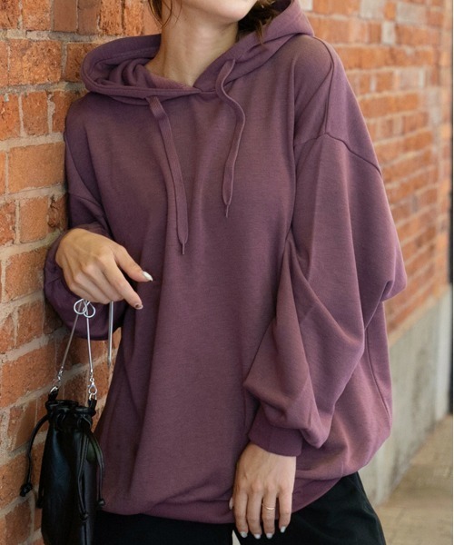 ad thie（アドティエ）の「オーバーシルエット ベーシック裏毛パーカー（パーカー・レディース・チャコール/ダークブラウン/モカ/ベージュ/ブラック/ピンク/ライトパープル/ライトグレー/アイボリー/パープル/ライトグリーン/カーキ/グレイッシュベージュ/オフホワイト・FREE）」の12枚目の写真