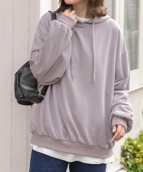 ad thie（アドティエ）の「オーバーシルエット ベーシック裏毛パーカー（パーカー・レディース・チャコール/ダークブラウン/モカ/ベージュ/ブラック/ピンク/ライトパープル/ライトグレー/アイボリー/パープル/ライトグリーン/カーキ/グレイッシュベージュ/オフホワイト・FREE）」の13枚目の写真