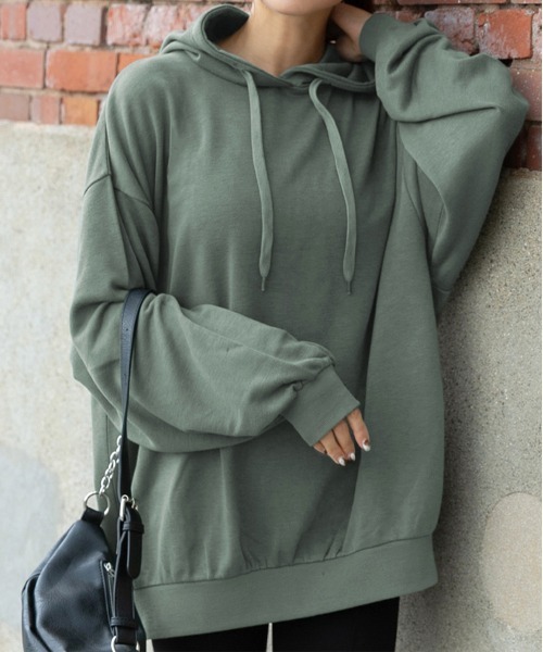 ad thie（アドティエ）の「オーバーシルエット ベーシック裏毛パーカー（パーカー・レディース・チャコール/ダークブラウン/モカ/ベージュ/ブラック/ピンク/ライトパープル/ライトグレー/アイボリー/パープル/ライトグリーン/カーキ/グレイッシュベージュ/オフホワイト・FREE）」の10枚目の写真