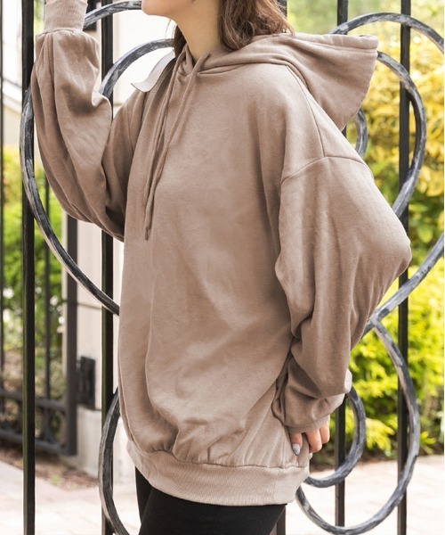 ad thie（アドティエ）の「オーバーシルエット ベーシック裏毛パーカー（パーカー・レディース・チャコール/ダークブラウン/モカ/ベージュ/ブラック/ピンク/ライトパープル/ライトグレー/アイボリー/パープル/ライトグリーン/カーキ/グレイッシュベージュ/オフホワイト・FREE）」の6枚目の写真