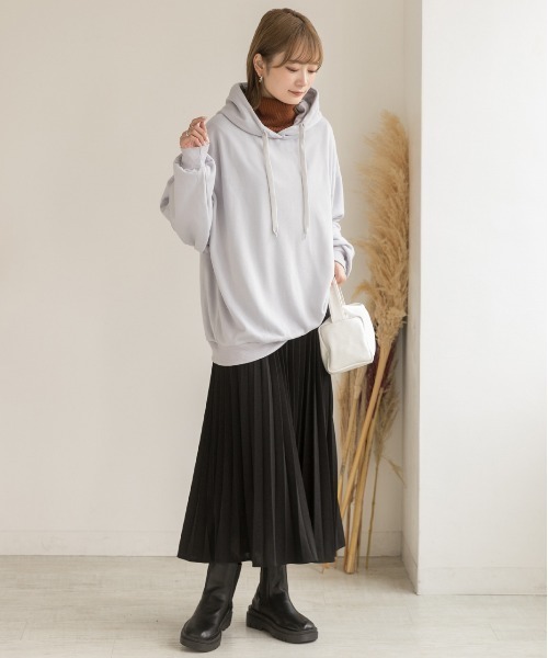 ad thie（アドティエ）の「オーバーシルエット ベーシック裏毛パーカー（パーカー・レディース・チャコール/ダークブラウン/モカ/ベージュ/ブラック/ピンク/ライトパープル/ライトグレー/アイボリー/パープル/ライトグリーン/カーキ/グレイッシュベージュ/オフホワイト・FREE）」の21枚目の写真