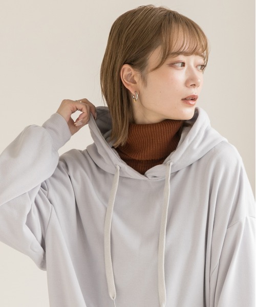 ad thie（アドティエ）の「オーバーシルエット ベーシック裏毛パーカー（パーカー・レディース・チャコール/ダークブラウン/モカ/ベージュ/ブラック/ピンク/ライトパープル/ライトグレー/アイボリー/パープル/ライトグリーン/カーキ/グレイッシュベージュ/オフホワイト・FREE）」の22枚目の写真