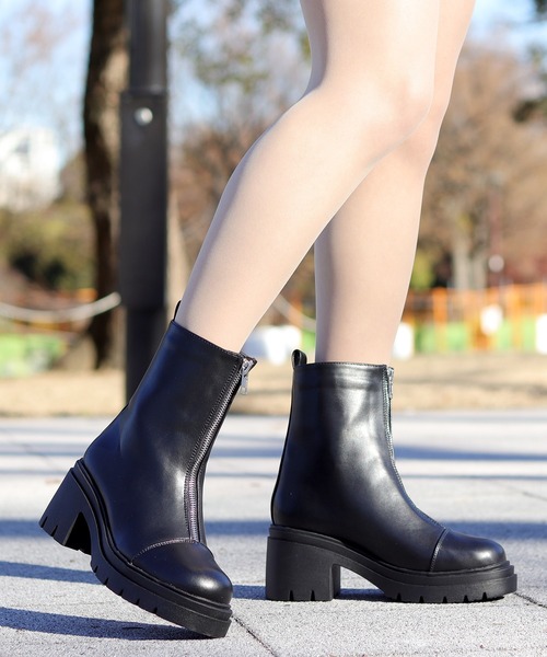 LibertyDoll(リバティードール)の「LibertyDoll/軽量厚底 7.5cmチャンキーヒール トラックソールブーツ(9124/9125/9126/9127)(ブーツ・レディース・ブラック系1/アイボリー系1/ブラック系2/アイボリー系2/ブラック系5/ブラック系4/アイボリー系3/ブラック系3・S/M/L/LL)」の3枚目の写真