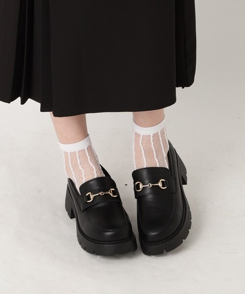 cs T&P(シーエスティーアンドピー)の「【抗菌・消臭】ビット付きローファーパンプス(パンプス・レディース・ブラック系5/アイボリー/ブラック系8/ダークブラウン/ダークブラウン系1・L/M/LL/S/XL)」の4枚目の写真