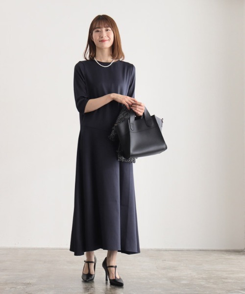 Pierrot(ピエロ)の「切替フレアワンピース(ワンピース・レディース・ライトベージュ/ブラック/ネイビー・PM/M/L)」の14枚目の写真