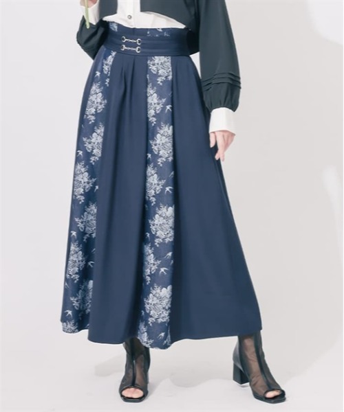 axes femme（アクシーズファム）の「燕×薔薇柄パッチワークスカート