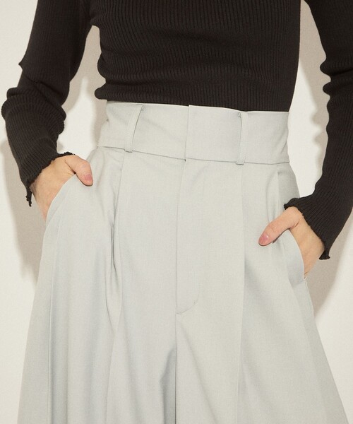 DEICY(デイシー)の「ハイウエストタックワイドパンツ(その他パンツ・レディース・アイボリー/ライトブルー・1/0)」の7枚目の写真