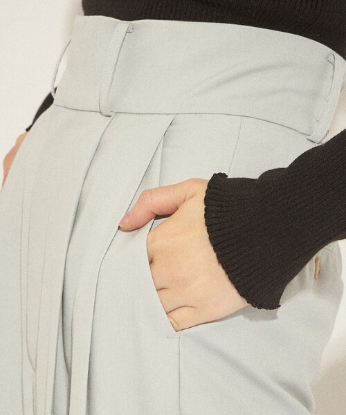 DEICY(デイシー)の「ハイウエストタックワイドパンツ(その他パンツ・レディース・アイボリー/ライトブルー・1/0)」の8枚目の写真