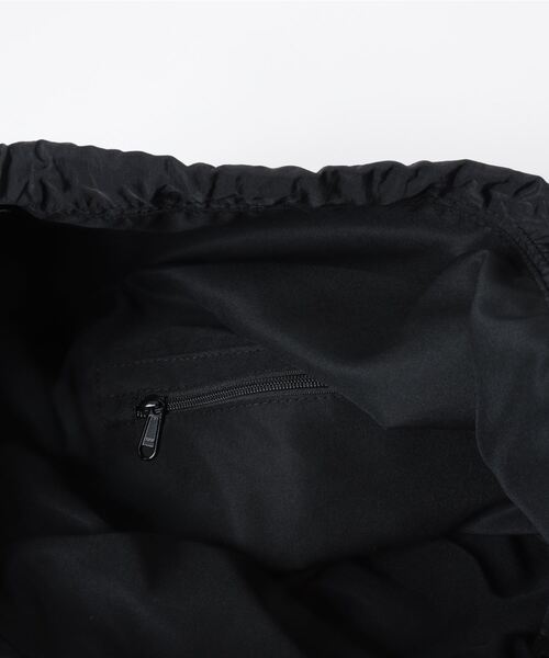 BEN DAVIS(ベンデイビス)の「《BEN DAVIS》NYLON DRAW STRING SHOULDER BAG(ショルダーバッグ・レディース・オフホワイト/ブラック/カーキ/ベージュ・FREE)」の9枚目の写真