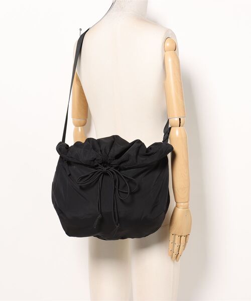BEN DAVIS(ベンデイビス)の「《BEN DAVIS》NYLON DRAW STRING SHOULDER BAG(ショルダーバッグ・レディース・オフホワイト/ブラック/カーキ/ベージュ・FREE)」の13枚目の写真