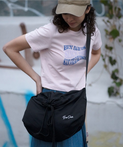 BEN DAVIS(ベンデイビス)の「《BEN DAVIS》NYLON DRAW STRING SHOULDER BAG(ショルダーバッグ・レディース・オフホワイト/ブラック/カーキ/ベージュ・FREE)」の1枚目の写真