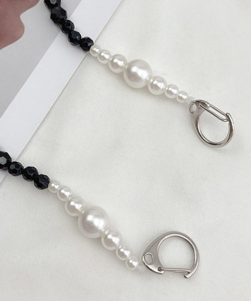 LAC-VERT（ラック・ヴェール）の「【スマホ対応】ビーズリボンストラップ（スマホグッズ・レディース・ブラック・FREE）」の4枚目の写真