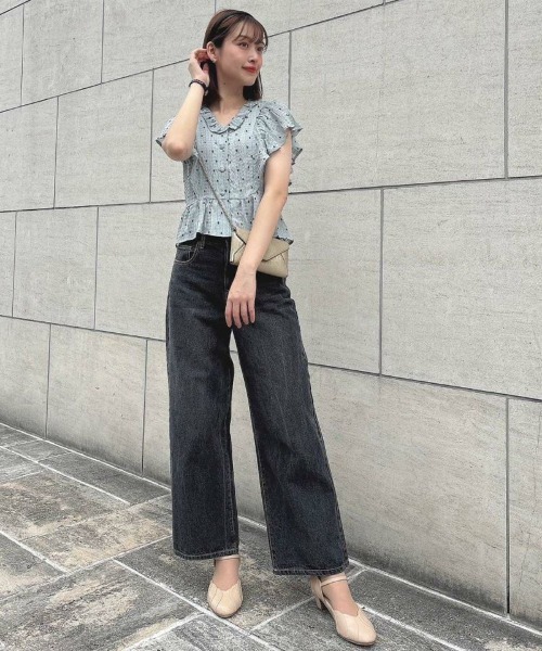 F i.n.t（フィント）の「【セットアップ対応/2サイズ展開】ローウエストバギーデニムパンツ/fint　フィント（デニムパンツ・レディース・ブルー/ブラック/グレー・2/1）」の4枚目の写真