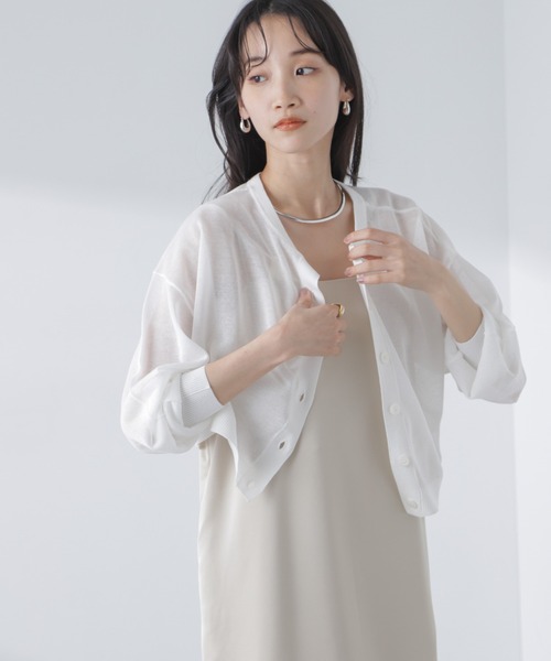 NANO universe（ナノユニバース）の「クロップドシアーニットカーディガン（カーディガン/ボレロ・レディース・ブラック/ホワイト/ピンク・FREE）」の2枚目の写真