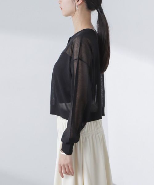 NANO universe（ナノユニバース）の「クロップドシアーニットカーディガン（カーディガン/ボレロ・レディース・ブラック/ホワイト/ピンク・FREE）」の4枚目の写真