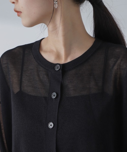 NANO universe（ナノユニバース）の「クロップドシアーニットカーディガン（カーディガン/ボレロ・レディース・ブラック/ホワイト/ピンク・FREE）」の6枚目の写真