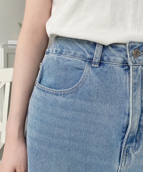 moment+(モーメントプラス)の「フロントスリットデニムスカート(デニムスカート・レディース・インディゴブルー/ブラック系その他/サックスブルー・S/L/M)」の6枚目の写真