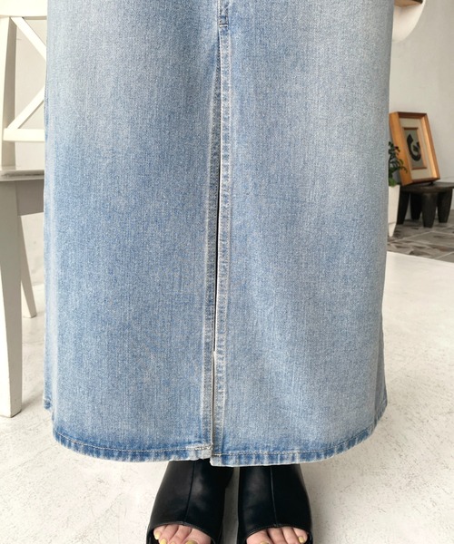 moment+(モーメントプラス)の「フロントスリットデニムスカート(デニムスカート・レディース・インディゴブルー/ブラック系その他/サックスブルー・S/L/M)」の4枚目の写真