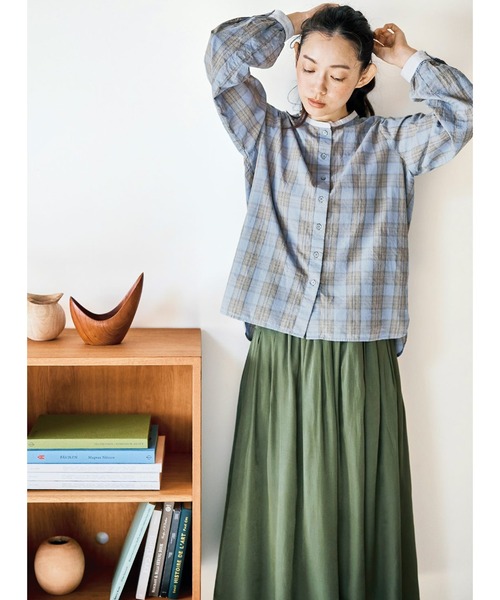 and myera(アンド マイラ)の「and myera クレリックなチェックブラウス(シャツ/ブラウス・レディース・ブルー系その他・X-LARGE/LARGE/MEDIUM/SMALL)」の4枚目の写真