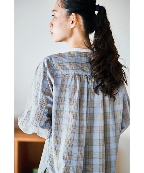 and myera(アンド マイラ)の「and myera クレリックなチェックブラウス(シャツ/ブラウス・レディース・ブルー系その他・X-LARGE/LARGE/MEDIUM/SMALL)」の10枚目の写真
