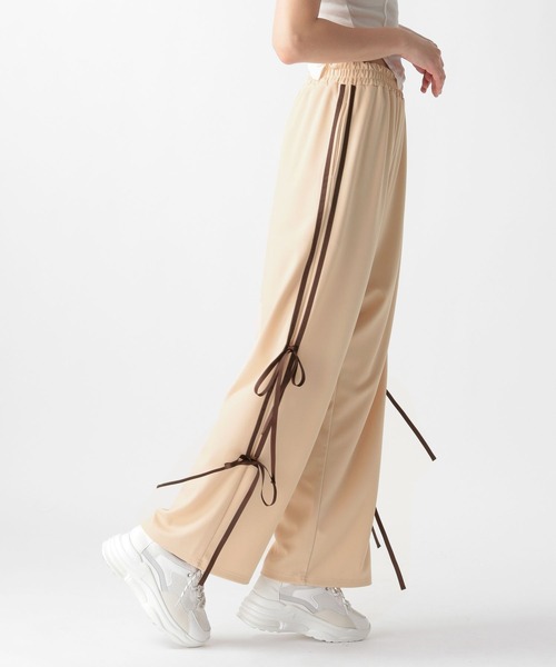 FOREVER 21(フォーエバー トゥエンティーワン)の「【2024SS】リボンラインパンツ(スウェットパンツ・レディース・ブラック/ベージュ/レッド/ネイビー・SMALL/MEDIUM)」の3枚目の写真