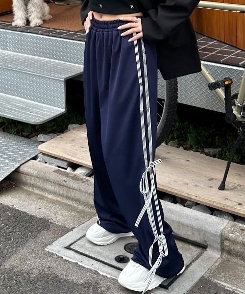 リボン付き黒パンツ FOREVER 21（フォーエバー トゥエンティーワン）の「【2024SS