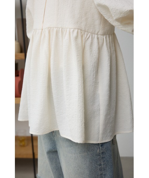 AZUL by moussy(アズールバイマウジー)の「フクレジャガードペプラムブラウス(Tシャツ/カットソー・レディース・アイボリー/ブラック・SMALL/MEDIUM)」の13枚目の写真