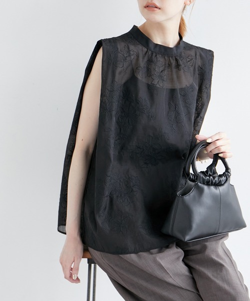 ROPE' PICNIC(ロペピクニック)の「フラワージャガードシアーブラウス(シャツ/ブラウス・レディース・キナリ/ブルー/ブラック・38)」の2枚目の写真