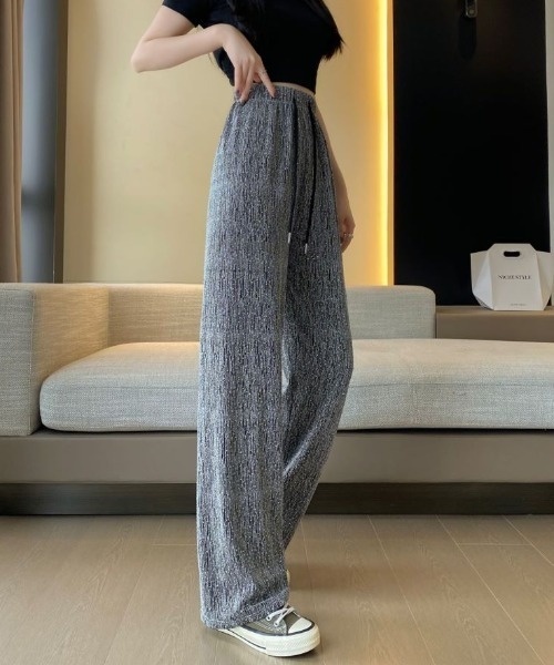 Diosfront（ディオスフロント）の「ラインストーンストレートセミワイドパンツ（その他パンツ・レディース・グレー/ブラック・FREE）」の5枚目の写真