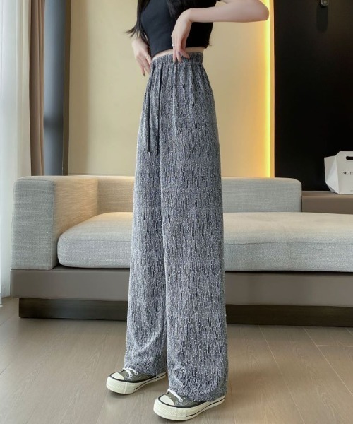 Diosfront（ディオスフロント）の「ラインストーンストレートセミワイドパンツ（その他パンツ・レディース・グレー/ブラック・FREE）」の4枚目の写真