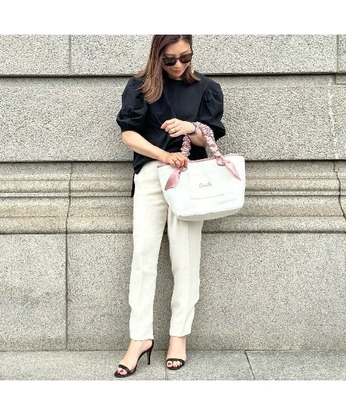 LA BAGAGERIE（ラバガジェリー）の「【インスタグラマー Chiyoさん×LA BAGAGERIE】ギャザーリボンハンドルトート（トートバッグ・レディース・ブラック/パープル/ピンクベージュ・FREE）」の4枚目の写真