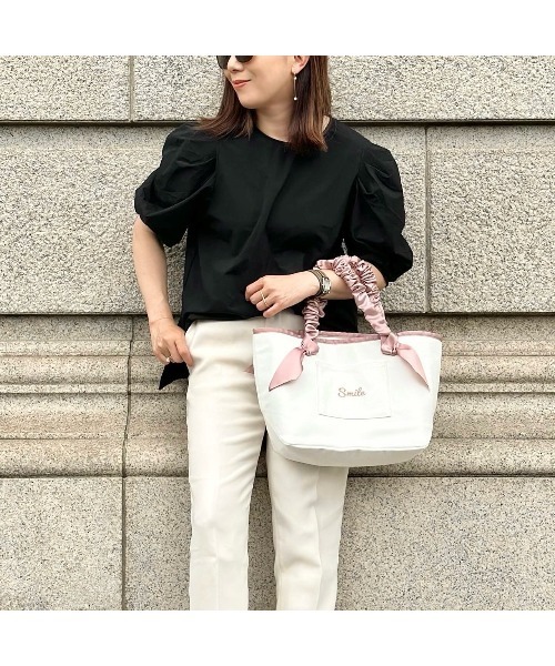 LA BAGAGERIE（ラバガジェリー）の「【インスタグラマー Chiyoさん×LA BAGAGERIE】ギャザーリボンハンドルトート（トートバッグ・レディース・ブラック/パープル/ピンクベージュ・FREE）」の6枚目の写真