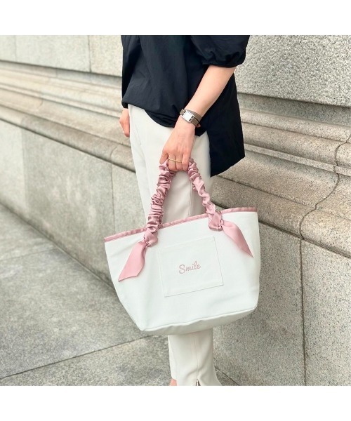 LA BAGAGERIE（ラバガジェリー）の「【インスタグラマー Chiyoさん×LA BAGAGERIE】ギャザーリボンハンドルトート（トートバッグ・レディース・ブラック/パープル/ピンクベージュ・FREE）」の7枚目の写真