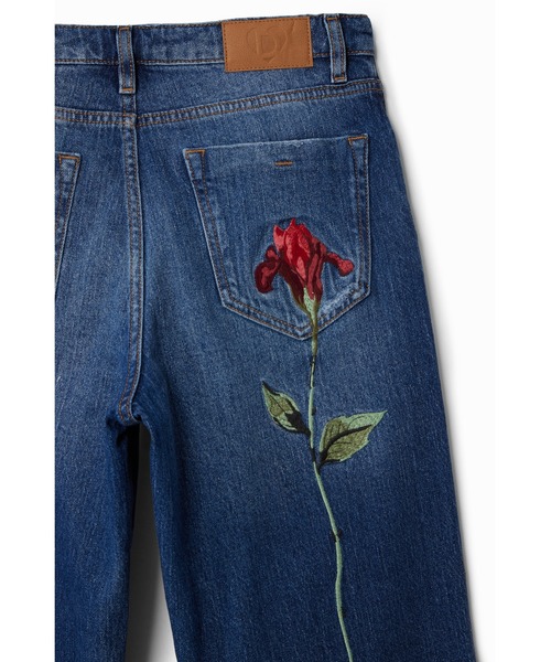 Desigual（デシグアル）の「フラワーモチーフ ワイドデニム ミディアムウォッシュ（デニムパンツ・レディース・ブルー・36/38/40/42/34/44）」の6枚目の写真