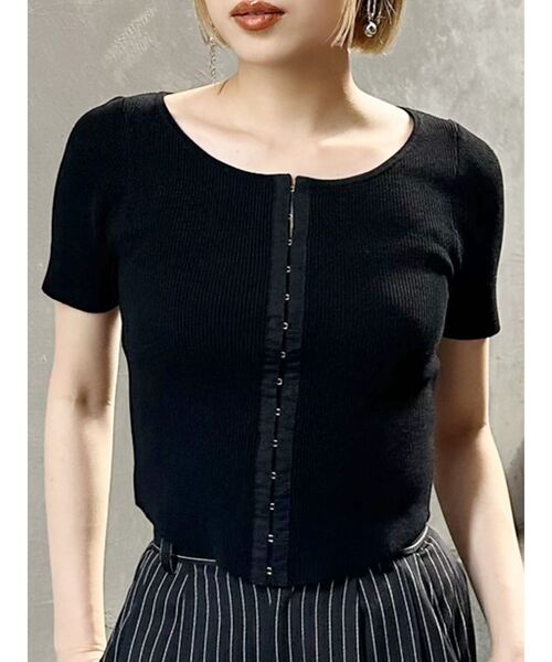 MURUA（ムルーア）の「ホックデザインハーフスリーブニット（ニット/セーター・レディース・ホワイト/レッド/ブラック・FREE）」の3枚目の写真