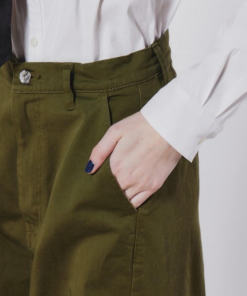 DOUBLE STANDARD CLOTHING(ダブルスタンダードクロージング)の「ストレッチチノワイドパンツ(チノパンツ・レディース・カーキ/ベージュ・38/36)」の9枚目の写真