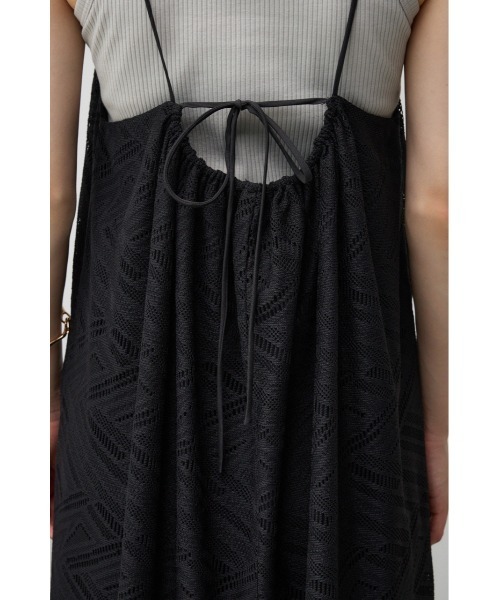 AZUL by moussy（アズールバイマウジー）の「レースホルターネックキャミワンピース（ワンピース・レディース・ダークブラウン/ブラック/アイボリー・FREE）」の20枚目の写真