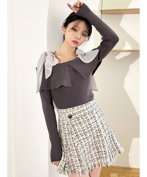 RESEXXY（リゼクシー）の「ボリュームリボンニットトップス（ニット/セーター・レディース・アイボリー/ブラック/チャコールグレー・FREE）」の5枚目の写真