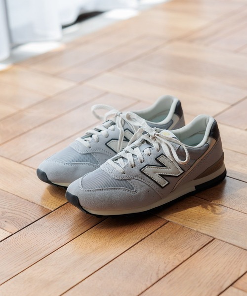 studio CLIP(スタディオクリップ)の「New Balance WL996(スニーカー・レディース・オフホワイト/グレー・SMALL/MEDIUM/LARGE/X-LARGE)」の2枚目の写真