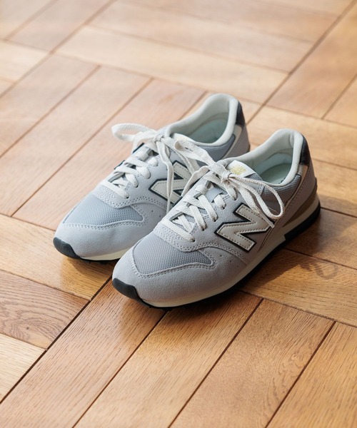 studio CLIP(スタディオクリップ)の「New Balance WL996(スニーカー・レディース・オフホワイト/グレー・SMALL/MEDIUM/LARGE/X-LARGE)」の4枚目の写真